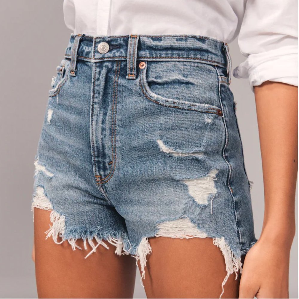 Abercrombie High Rise Mom Shorts (27/4)